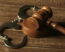 Ele se declarou inocente e o caso segue sob investigação (Foto: Freepik)