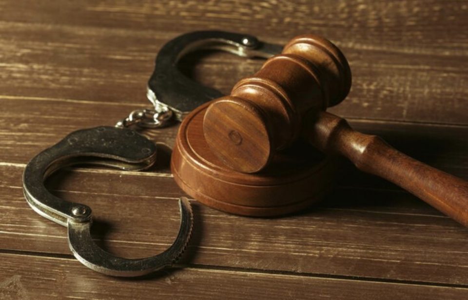 Ele se declarou inocente e o caso segue sob investigação (Foto: Freepik)