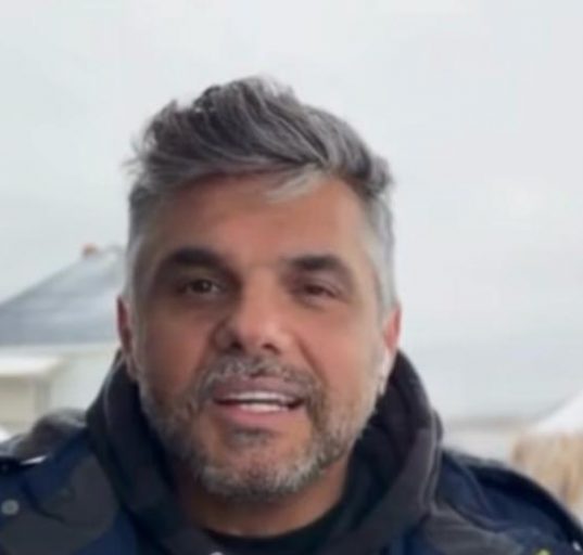 A escolha de Marcos Rosalle para dar voz ao Zé Carioca, símbolo da identidade brasileira na Disney, reforça a conexão cultural entre os dois países (Foto: Reprodução TV)