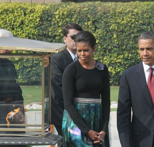 A publicação foi classificada por críticos como racista, ofensiva e desumanizante