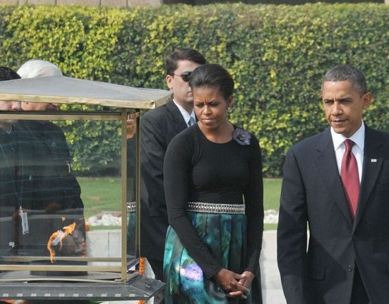 A publicação foi classificada por críticos como racista, ofensiva e desumanizante