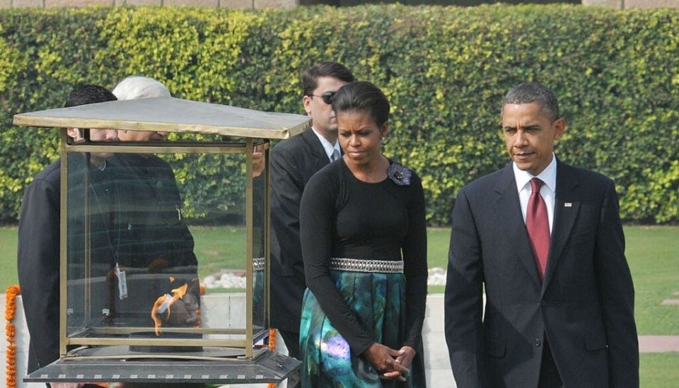 A publicação foi classificada por críticos como racista, ofensiva e desumanizante