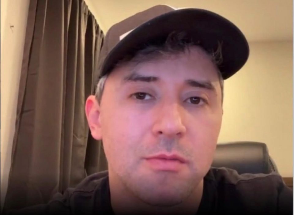 Nascido em Minas Gerais e residente nos Estados Unidos desde 2009, a situação de Junior Pena gerou repercussão nas redes sociais (Foto: Reprodução/redes sociais).