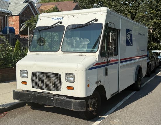 Crimes financeiros envolvendo cheques do Tesouro resultam em punições severas, especialmente quando praticados por servidores públicos (Foto; Oleg Yunakov/Wikimedia)