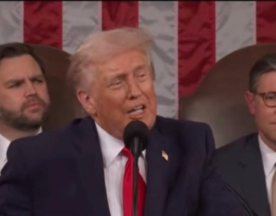 O presidente defendeu regras mais rígidas nas fronteiras e associou a imigração ilegal a problemas de segurança pública (Reprodução TV)