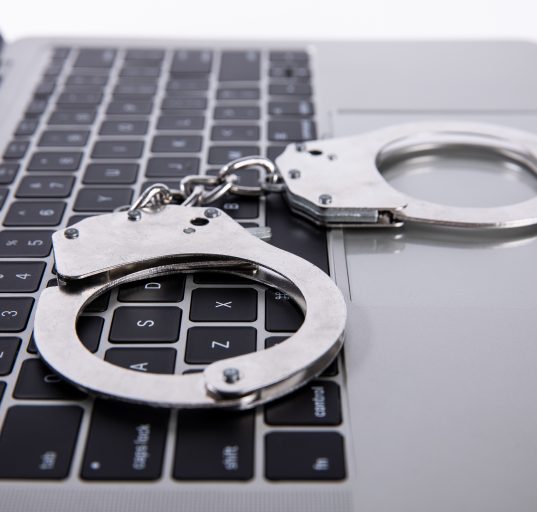 O processo foi instaurado no âmbito do Project Safe Childhood, programa voltado ao combate à exploração sexual infantil, especialmente no ambiente digital (Foto: Freepik)