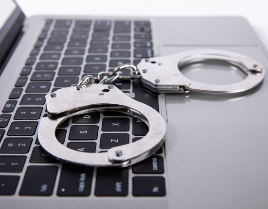 O processo foi instaurado no âmbito do Project Safe Childhood, programa voltado ao combate à exploração sexual infantil, especialmente no ambiente digital (Foto: Freepik)