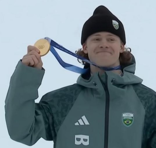 Lucas também disputou na manhã de segunda-feira (16) o slalom tradicional, mas acabou eliminado após uma queda na primeira descida (Foto: Reprodução Youtube)