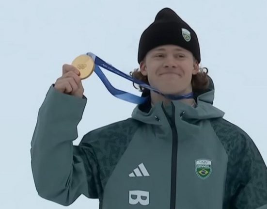 Lucas também disputou na manhã de segunda-feira (16) o slalom tradicional, mas acabou eliminado após uma queda na primeira descida (Foto: Reprodução Youtube)