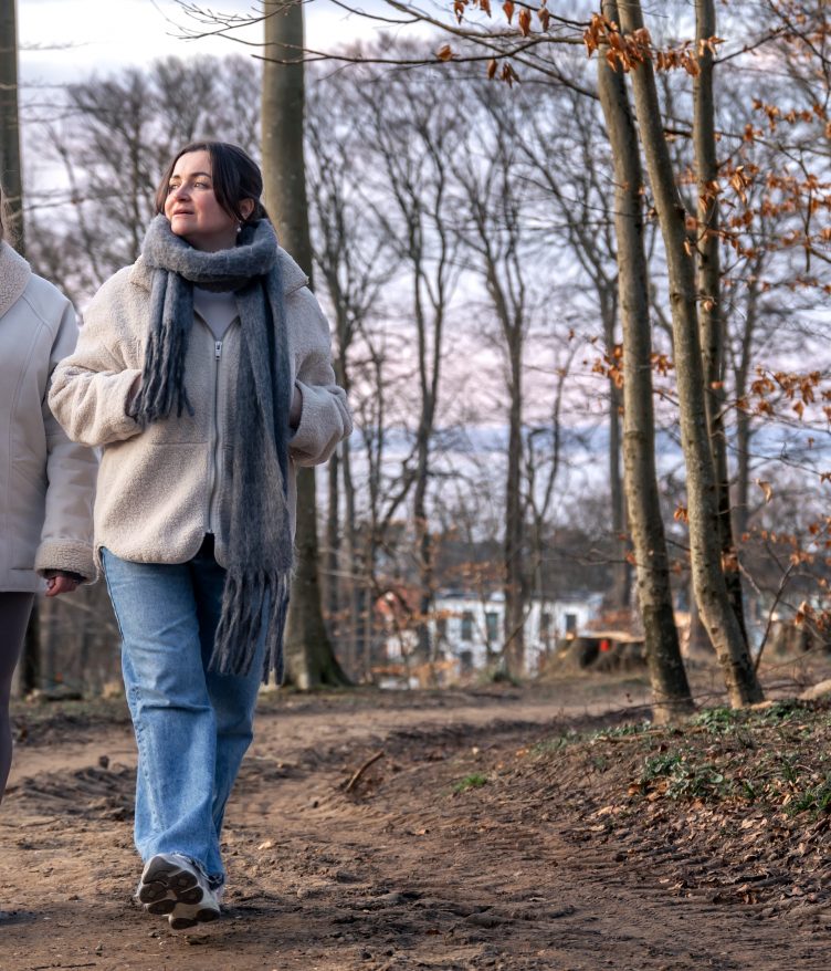 A combinação de ar frio, ventos e baixa umidade pode elevar o risco de incêndios florestais em determinadas regiões e agravar problemas respiratórios (Foto: Freepik)