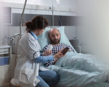 Pessoas que apresentarem sintomas compatíveis com infecção por salmonela devem procurar atendimento médico (Foto: Freepik)