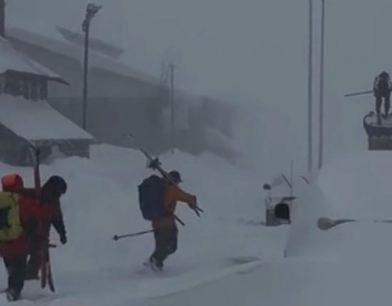 Regiões como Castle Peak têm histórico de incidentes naturais graves no inverno, devido às fortes tempestades e aos grandes volumes de neve (Foto: Reprodução TV)