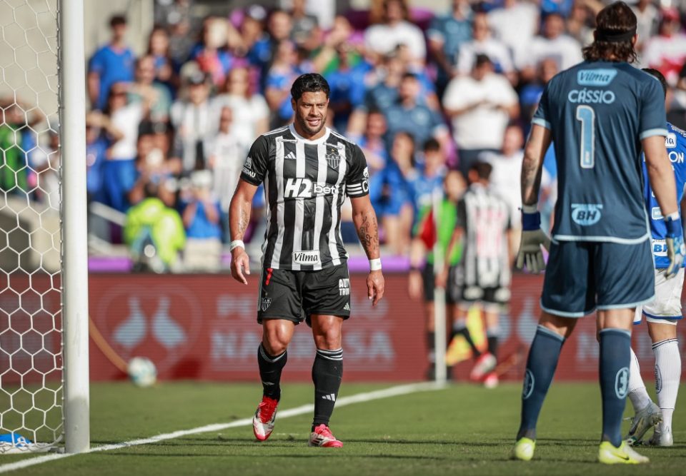 Hulk é a esperança de gols do Galo, que pode conquistar o heptacampeonato; mas do outro lado tem o paredão Cássio, do Cruzeiro (Foto: Pedro Souza/Atlético/Flickr)