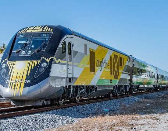 Dados indicam que a morte do fim de semana representa a 72ª fatalidade relacionada aos trens da Brightline no condado de Broward desde que o serviço começou a operar (Foto: Han Zheng/Wikimedia)