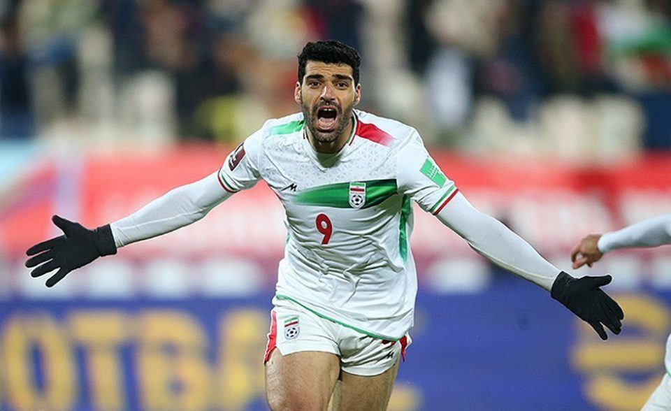 Mehdi Taremi é o craque da Seleção do Irã e participaria de sua terceira Copa do Mundo em 2026 (Foto: Meghdad Madadi/Wikimedia)