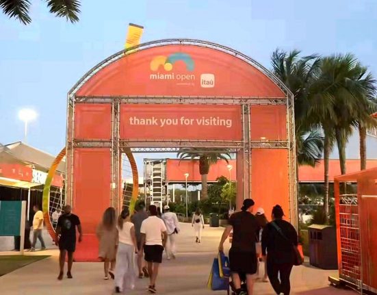 A organização busca oferecer uma experiência imersiva, voltada tanto para fãs tradicionais do tênis quanto para o público que visita o evento pela primeira vez (Foto: Reprodução redes sociais)