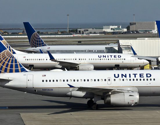 A alta recente no combustível de aviação está ligada às tensões geopolíticas e preocupações com o fornecimento global, que contribuíram para pressionar os preços da commodity nas últimas semanas (Foto: Raimond Spekking/Wikimedia)