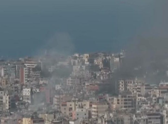 A embaixada americana em Riad, na Arábia Saudita, foi atingida por dois drones na terça-feira (3). Segundo informações divulgadas, o local estava vazio, e não há indícios de mortos ou feridos (Foto: Reprodução TV)