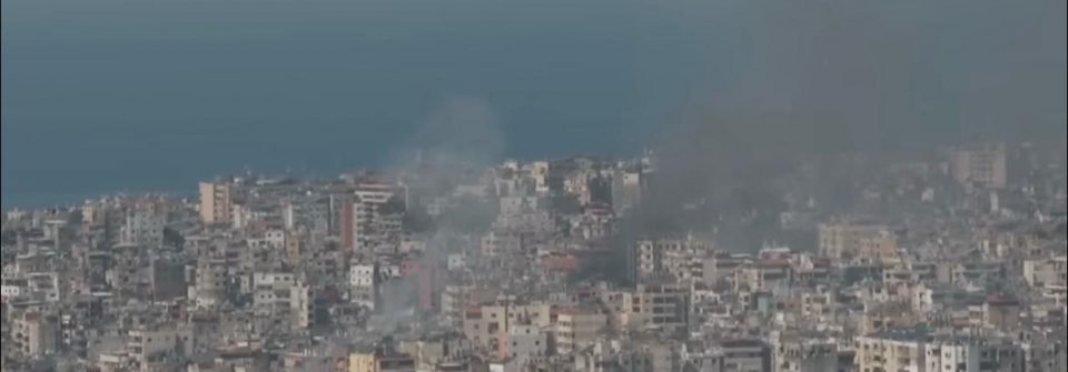 A embaixada americana em Riad, na Arábia Saudita, foi atingida por dois drones na terça-feira (3). Segundo informações divulgadas, o local estava vazio, e não há indícios de mortos ou feridos (Foto: Reprodução TV)