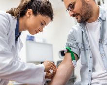 A chamada ‘economia do plasma’ levanta debates éticos sobre a comercialização de componentes do corpo humano (Foto: Freepik)