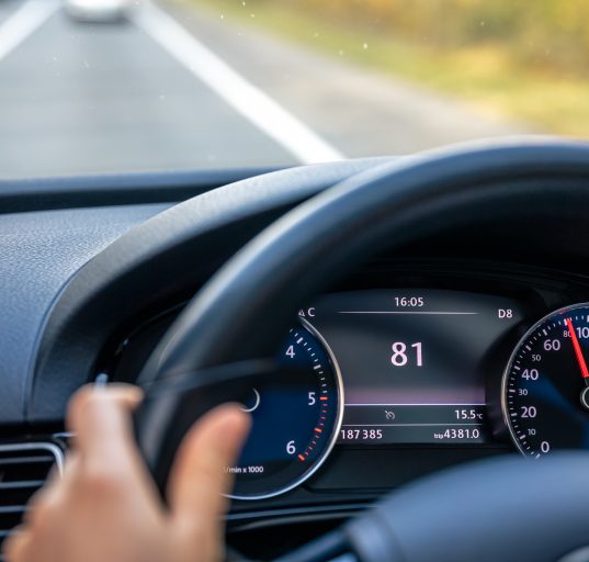 A mudança colocará a Flórida entre os estados com limites de velocidade mais elevados do país (Foto: Freepik)