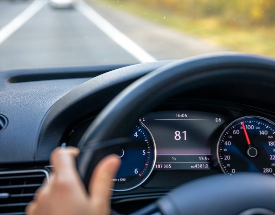 A mudança colocará a Flórida entre os estados com limites de velocidade mais elevados do país (Foto: Freepik)