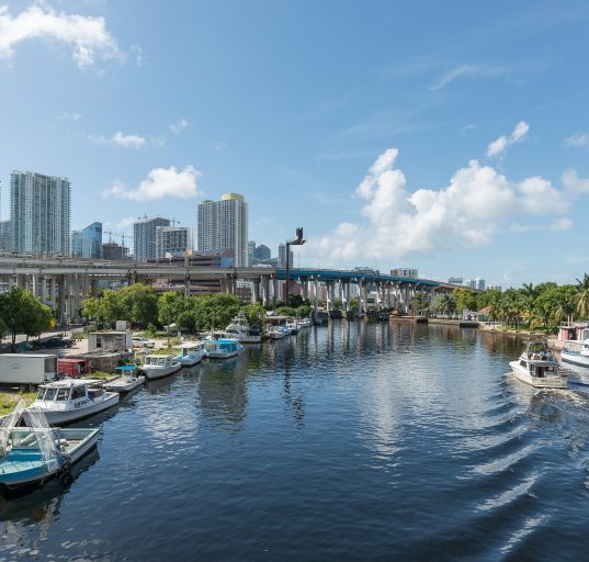 Regiões do sul apresentam indicadores comparáveis aos melhores padrões nacionais, enquanto o norte do estado concentra os piores índices (Foto: DXR/Wikimedia)