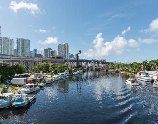 Regiões do sul apresentam indicadores comparáveis aos melhores padrões nacionais, enquanto o norte do estado concentra os piores índices (Foto: DXR/Wikimedia)