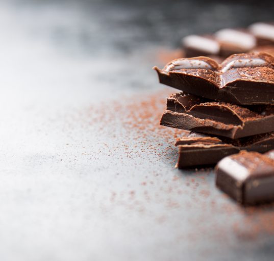 A FDA orienta o público a interromper imediatamente o uso dos produtos afetados, e a buscar atendimento médico caso apresente sintomas incomuns (Foto: Freepik)