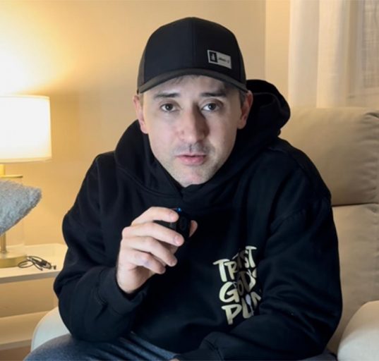 Junior Pena, influenciador brasileiro que ganhou destaque nas redes sociais com conteúdos sobre imigração nos EUA, onde vive há cerca de 15 anos. (Foto: Reprodução Redes sociais)