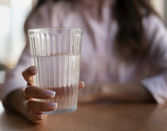 A principal esperança para a reversão do cenário é a chegada da estação chuvosa, prevista para começar em meados de maio (Foto: Freepik)