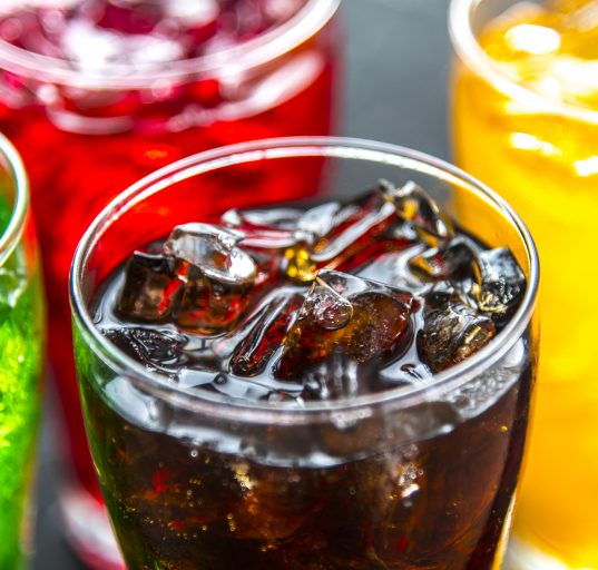 A iniciativa visa conter o avanço de doenças crônicas associadas à má alimentação, como obesidade e diabetes, especialmente entre populações de baixa renda (Foto: Freepik)