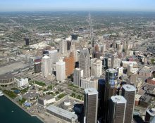 Flint e Detroit, em Michigan, aparecem entre as cidades mais acessíveis do país, com imóveis a partir de cerca de US$ 66 mil. (Foto: Robert Thompson/Wikimedia)