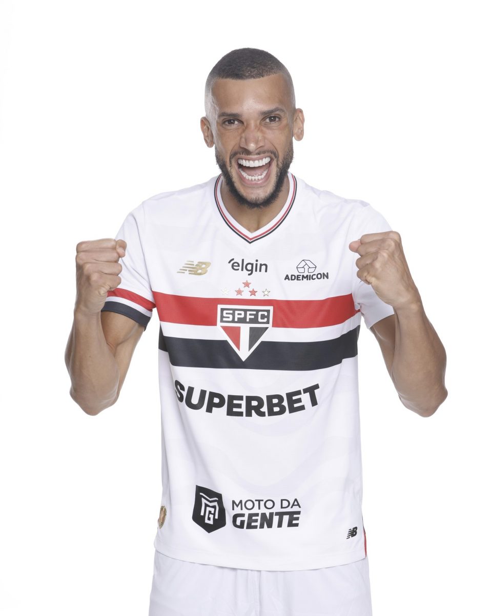 O zagueiro Dória, na chegada ao São Paulo, no início do ano. Ele pediu rescisão do clube depois de receber ameaças (Foto: Facebook)