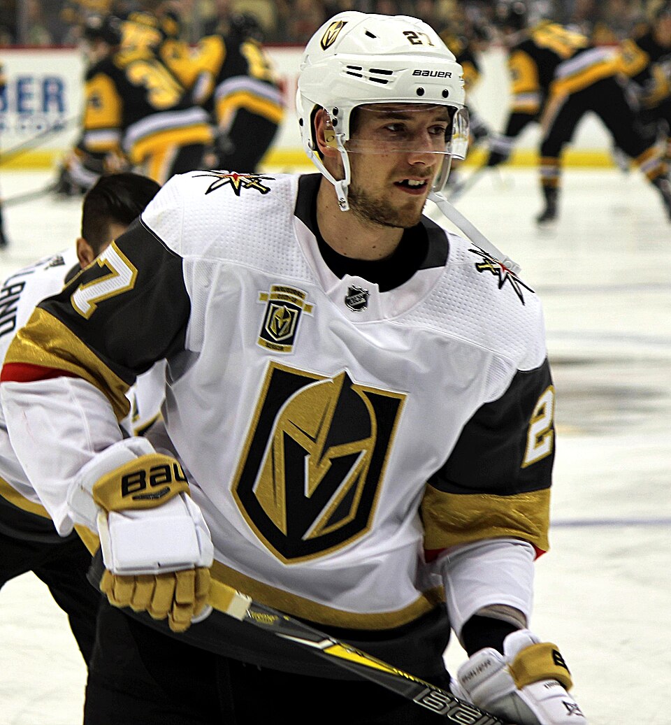 Shea Theodore, um dos jogadores do Vegas Golden Knights, time que disputará a final da NHL (Foto: Michael Miller/Wikimedia)