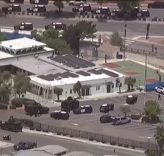 Mesquitas em cidades como Los Angeles, Nova York e Chicago reforçaram medidas de segurança após o atentado (Foto: Reprodução TV)