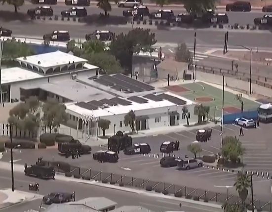 Mesquitas em cidades como Los Angeles, Nova York e Chicago reforçaram medidas de segurança após o atentado (Foto: Reprodução TV)