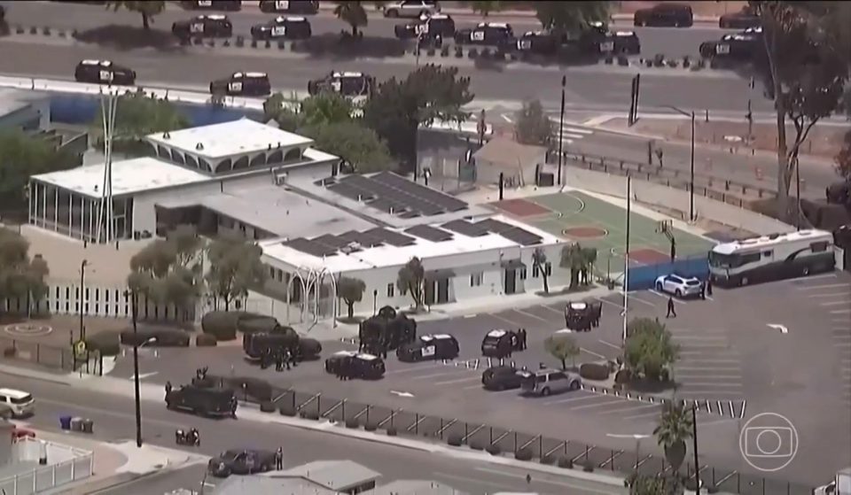 Mesquitas em cidades como Los Angeles, Nova York e Chicago reforçaram medidas de segurança após o atentado (Foto: Reprodução TV)