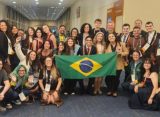 A competição é organizada pela Society for Science, com patrocínio da Regeneron Pharmaceuticals, e distribuiu mais de 7 milhões de dólares em prêmios, bolsas de estudo e oportunidades acadêmicas (Foto: Divulgação)