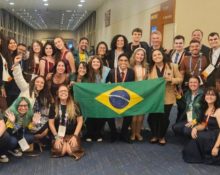 A competição é organizada pela Society for Science, com patrocínio da Regeneron Pharmaceuticals, e distribuiu mais de 7 milhões de dólares em prêmios, bolsas de estudo e oportunidades acadêmicas (Foto: Divulgação)