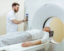 A integração entre inteligência artificial e medicina diagnóstica utiliza algoritmos para auxiliar médicos em áreas como radiologia, cardiologia, dermatologia e oncologia. (Foto: Freepik)