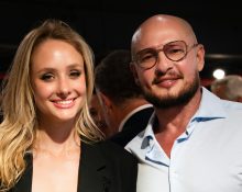 A anfitirã Bruna Seger com o artista Rubem Robierb