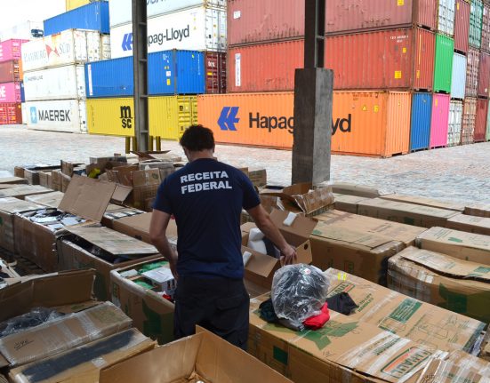 Toda carga precisa ter conhecimento de transporte marítimo, o documento chamado BL–Bill of Lading, emitido em nome do destinatário brasileiro (Foto: Receita Federal)