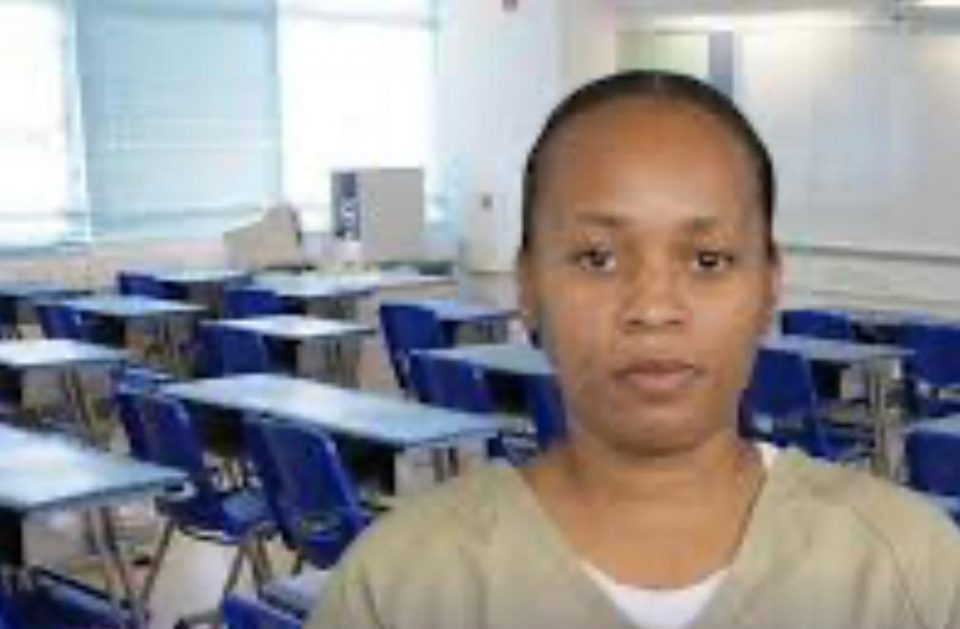 Com fiança estipulada em $ 25 mil, Kashaundra Knowles responderá por crimes de organização criminosa para a prática de fraude, lavagem de dinheiro e uso ilícito de dispositivos de comunicação. A soma das penas pode chegar a 15 anos de reclusão em regime fechado (Foto: Reprodução redes sociais)