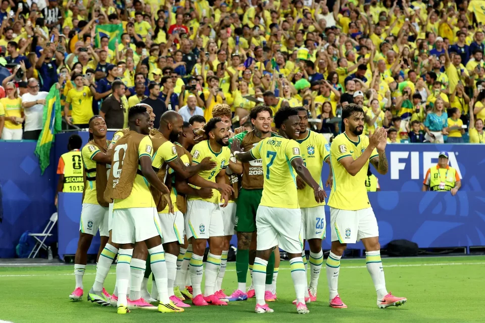Jogadores da Seleção celebram vitória contra a Escócia (Foto: Rafael Ribeiro/CBF)