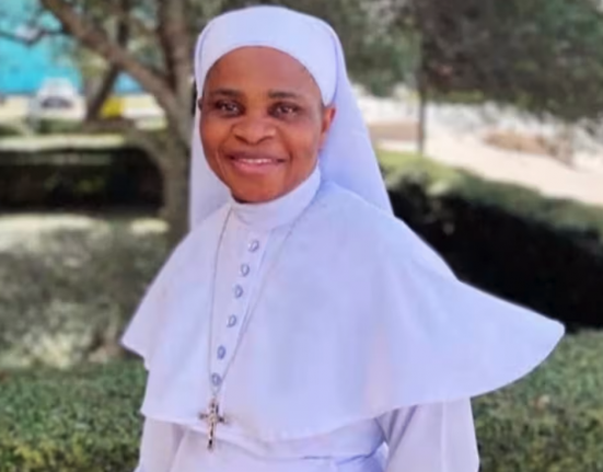 Irmã Letty Ugboaja, estava a caminho da igreja para participar da missa, como faz todos os domingos, quando foi surpreendida por agentes do U.S. Immigration and Customs Enforcement (ICE) (Foto: Redes Sociais)