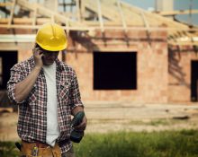 A licença permite que profissionais antes restritos a atividades como carpintaria, pintura e instalação de drywall assumam contratos com o cliente final (Foto: Freepik)