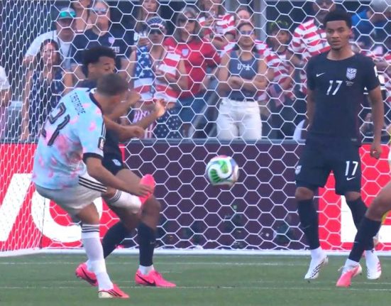 Assim como os Estados Unidos, os outros coanfitriões da Copa também estão eliminados da Copa (Foto: Reprodução TV)