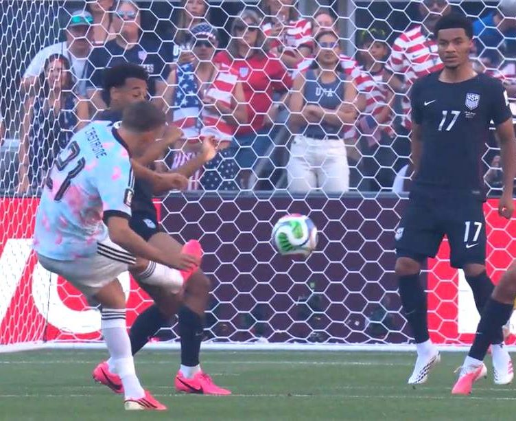 Assim como os Estados Unidos, os outros coanfitriões da Copa também estão eliminados da Copa (Foto: Reprodução TV)