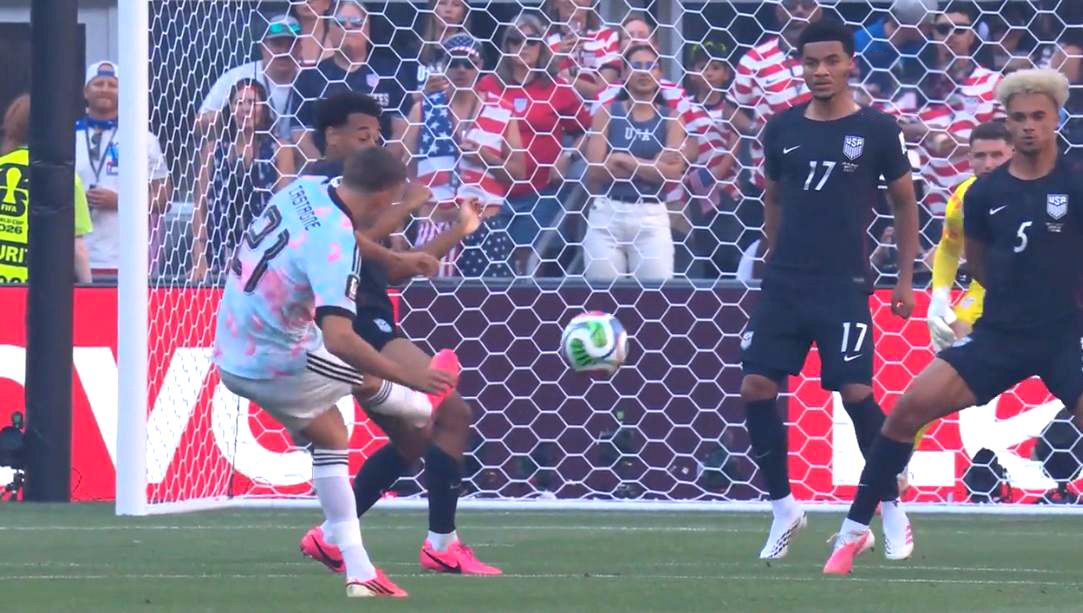 Após pressão de Trump sobre a FIFA, EUA são goleados e deixam a Copa